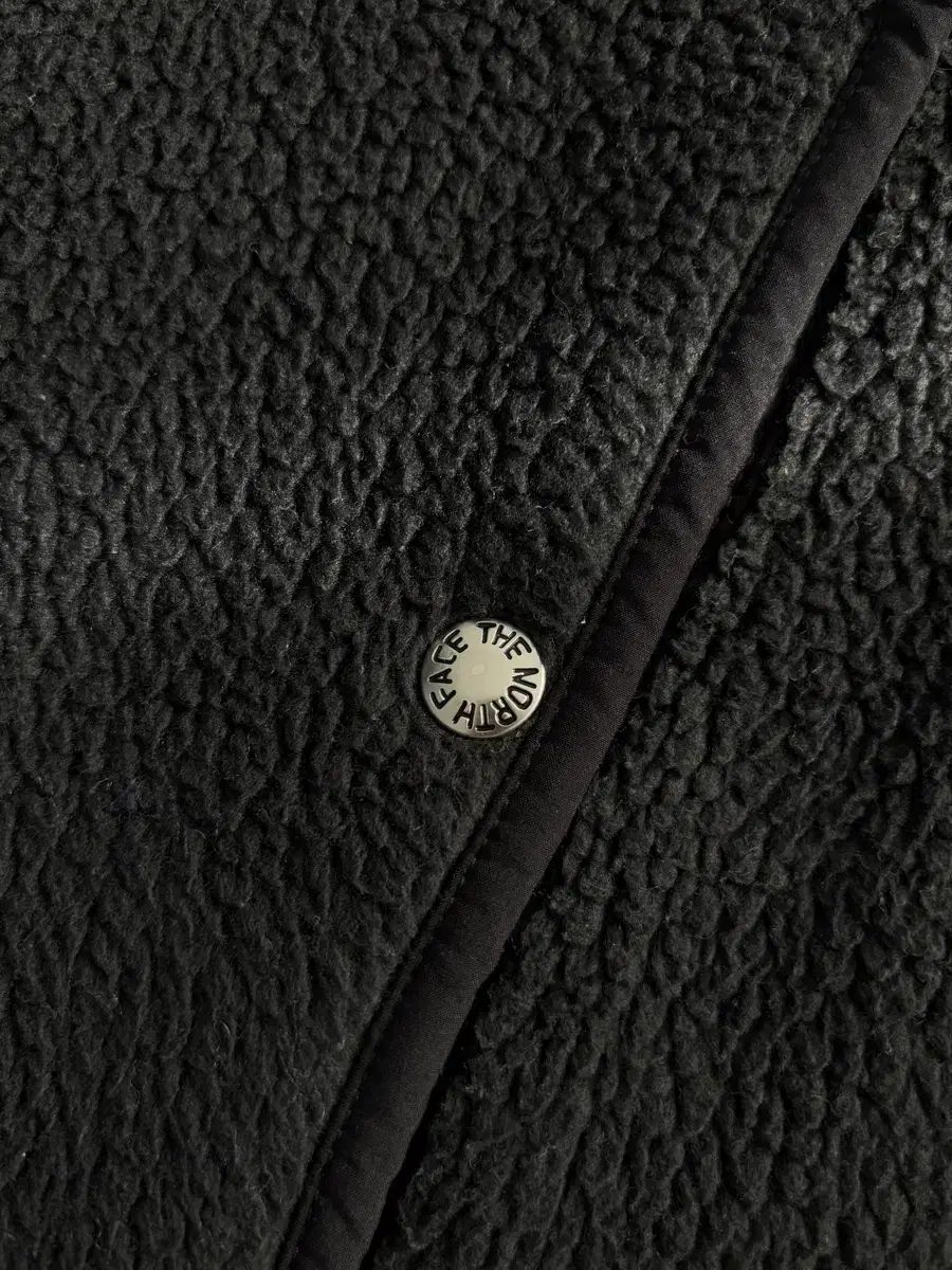 ブラック ボタン