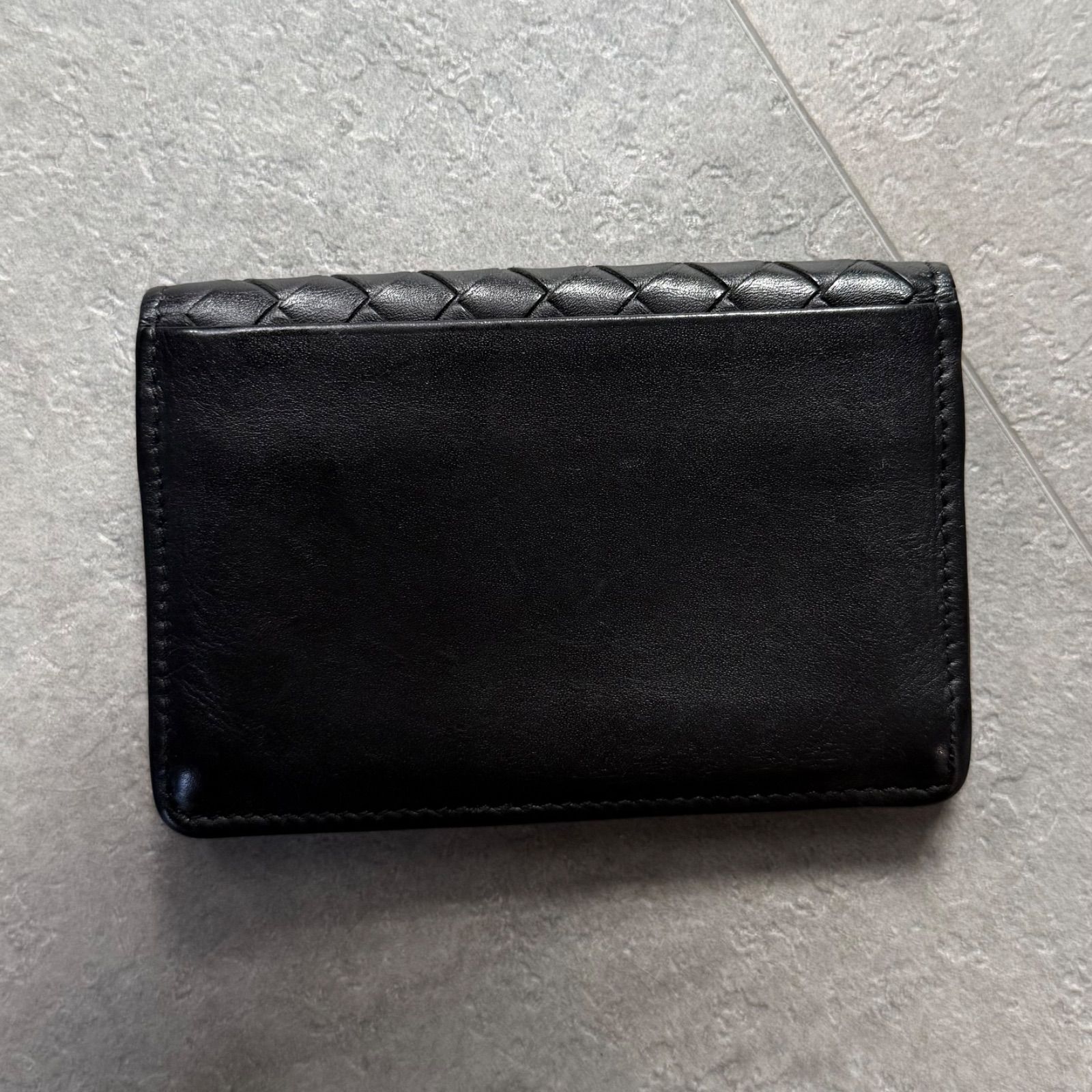 【極美品】　BOTTEGA VENETA　名刺入れ　マキシイントレチャート　黒色 極美品】 BOTTEGA VENETA 名刺入れ マキシイントレチャート 黒色 楽天