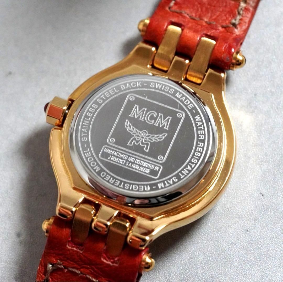 新品電池交換済】 MCM エムシーエム ラウンド ロゴベゼル 2針