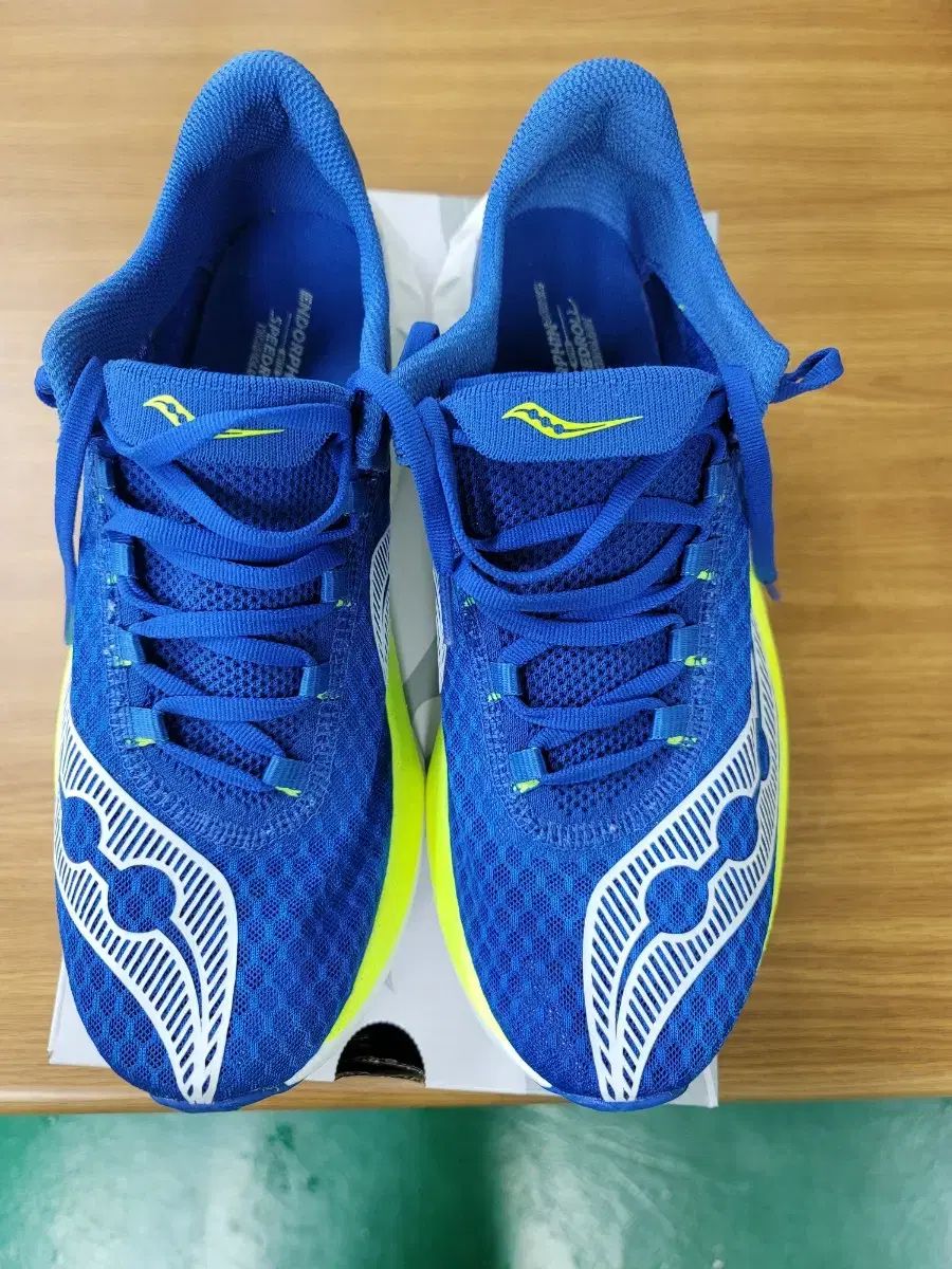 販売済み サッカニー エンドルフィン プロ4 265 Cut in half: Saucony
