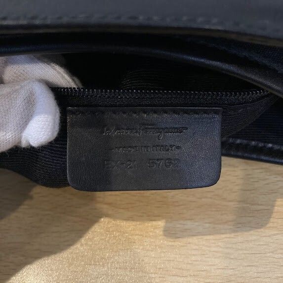 上質 フェラガモ Ferragamo ガンチーニ ショルダーバッグ ブラック ナイロン レザー 上品 レディース