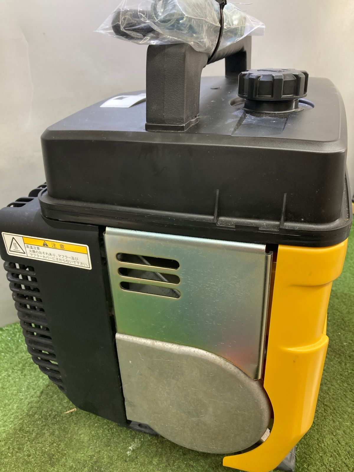 中古品】【0921】SUZUKI(スズキ) ポータブル発電機 SV900H