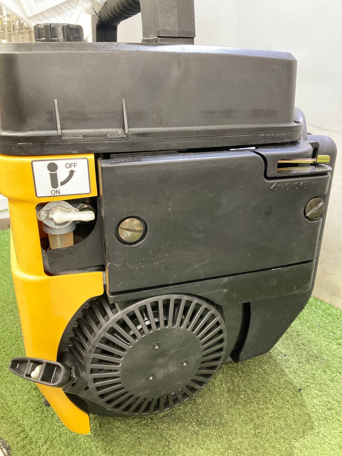 中古品】【0921】SUZUKI(スズキ) ポータブル発電機 SV900H