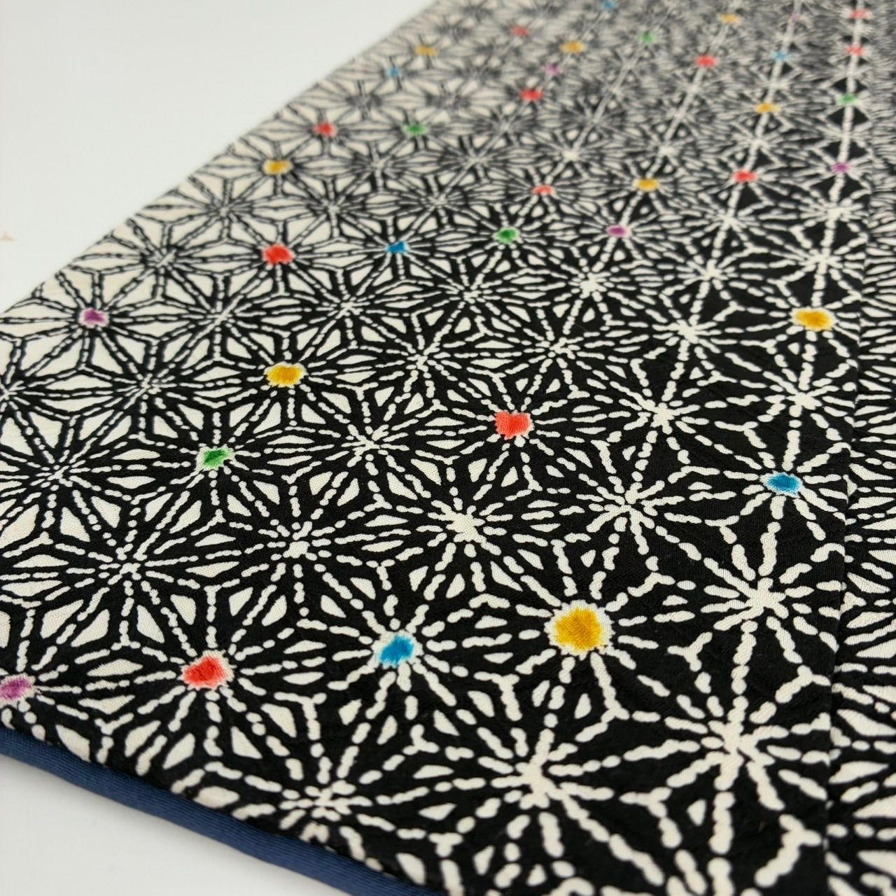 小紋 モノトーン 裄66.5 麻の葉模様 可愛い絞り染め 正絹 着物 MK-2224