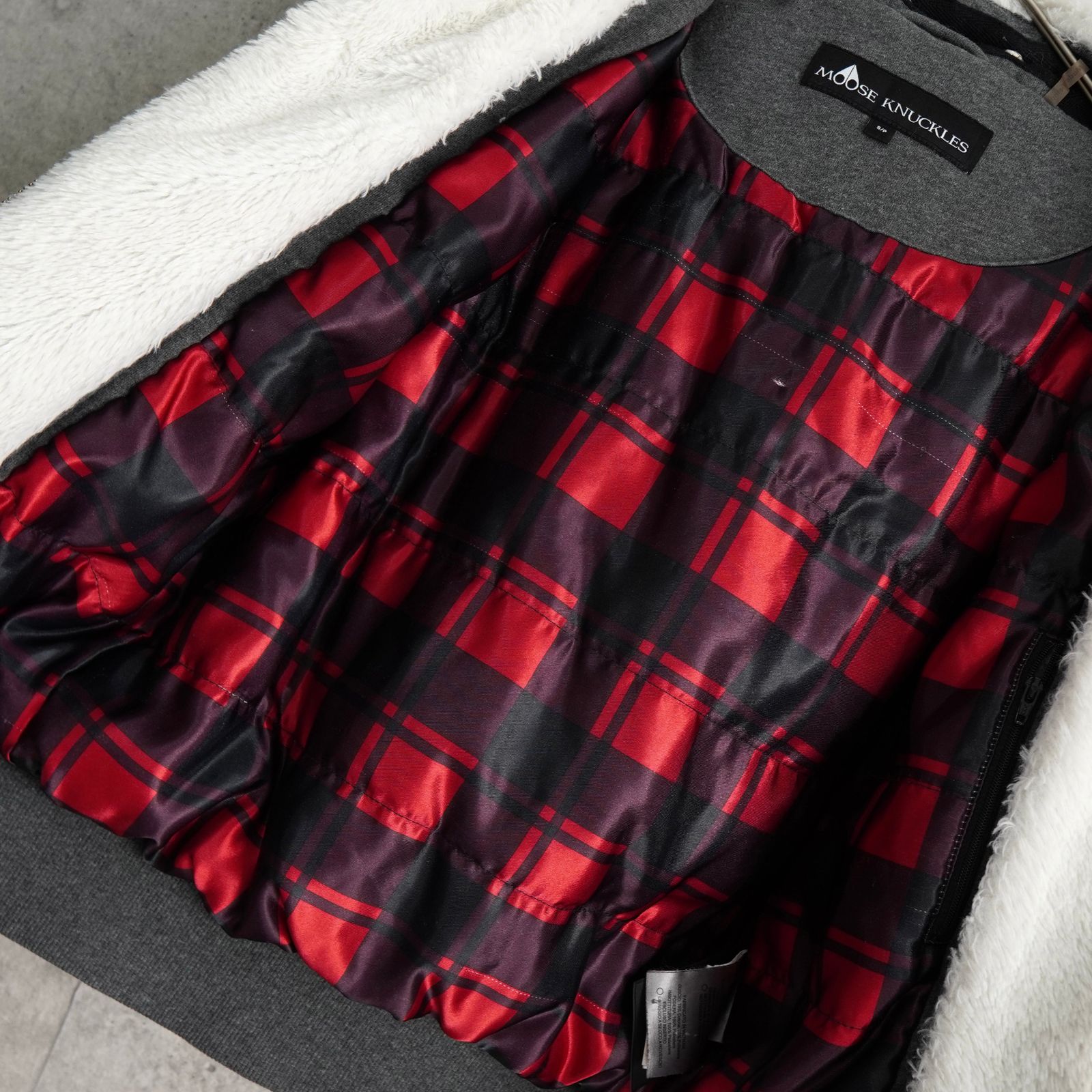 ムース ナックルズ