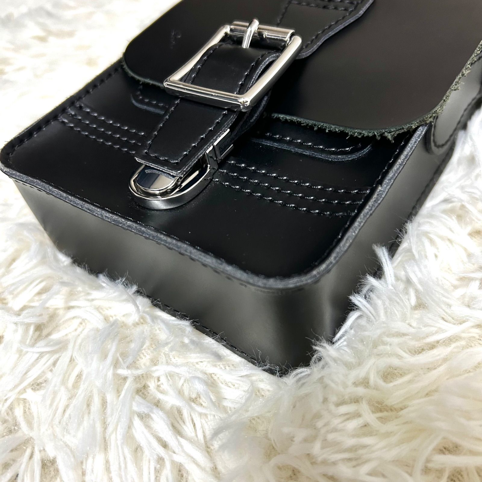 美品 Dr martens ドクターマーチン ショルダーバッグ クロスボディ