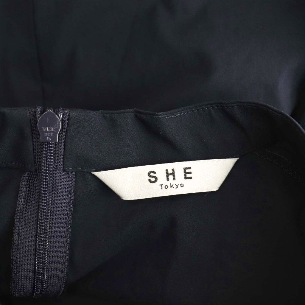 SHE tokyo パフスリーブブラウス　vera 新品未使用タグ付き　白 シートーキョー SHE Tokyo Vera dot パフスリーブブラウス プル