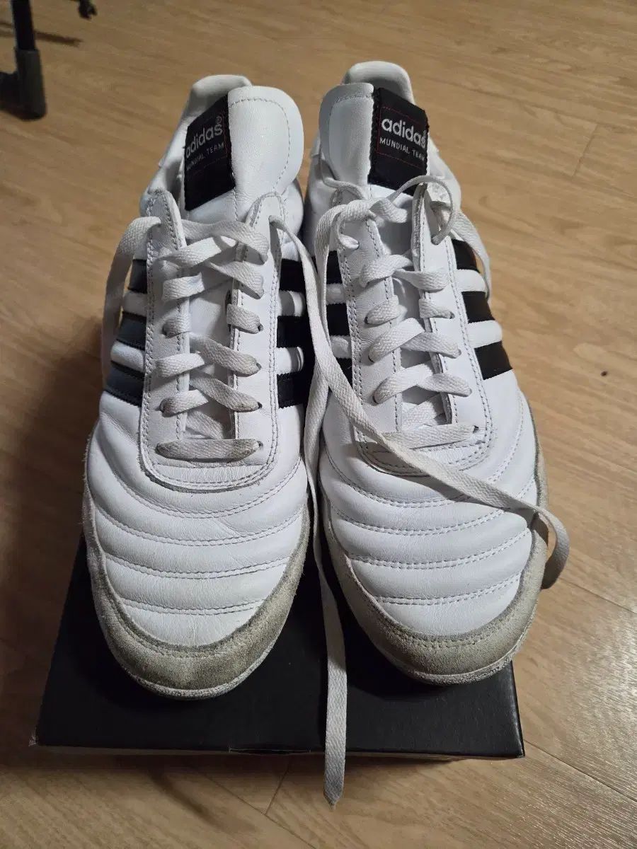 アディダス ムンディアル チーム サッカーシューズ 白