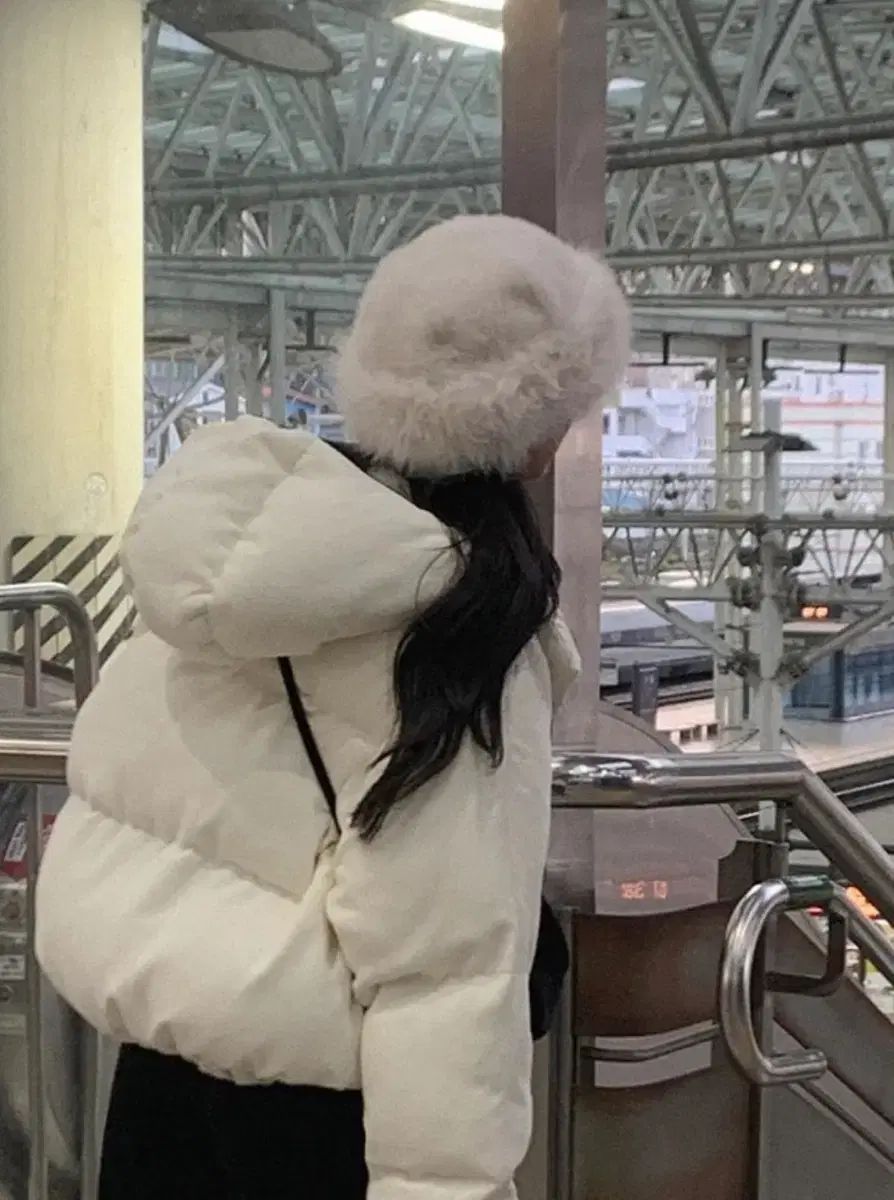 チェリーココ クリーム ツイード ダウン テーパード ダウンジャケット 