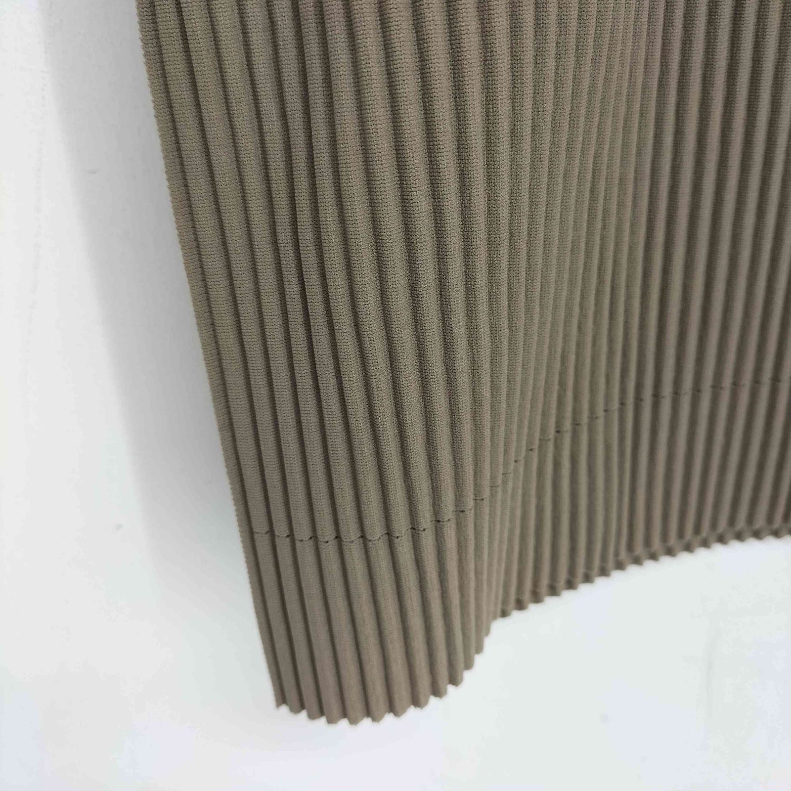 イッセイミヤケ ISSEY MIYAKE プリーツノースリーブカットソー