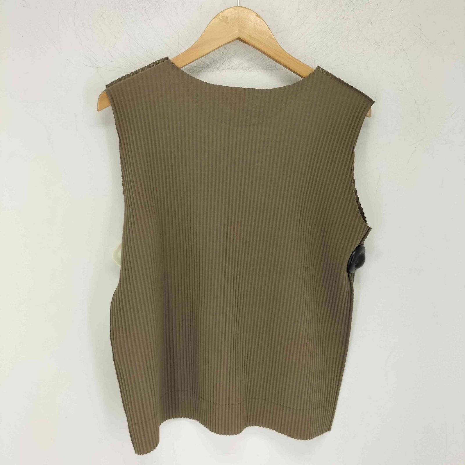 イッセイミヤケ ISSEY MIYAKE プリーツノースリーブカットソー レディース 表記無