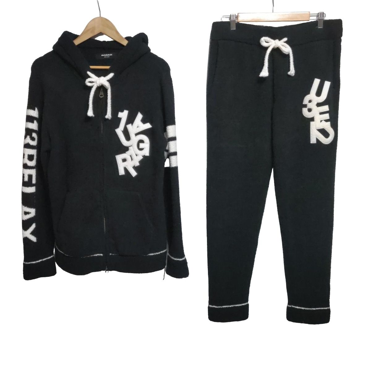 1 piu uguale 3 ウノ ピュ ウグァーレ トレ レディースパンツセットアップ レディース - 黒×白 RELAX ウエストゴム ジップアップ