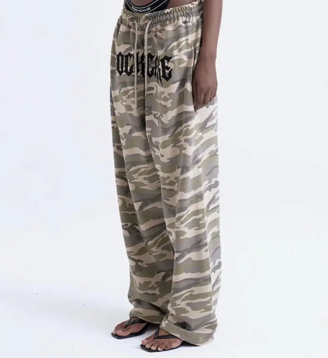 ムシンサ ロックケーキ カモ ベージュ パンツ