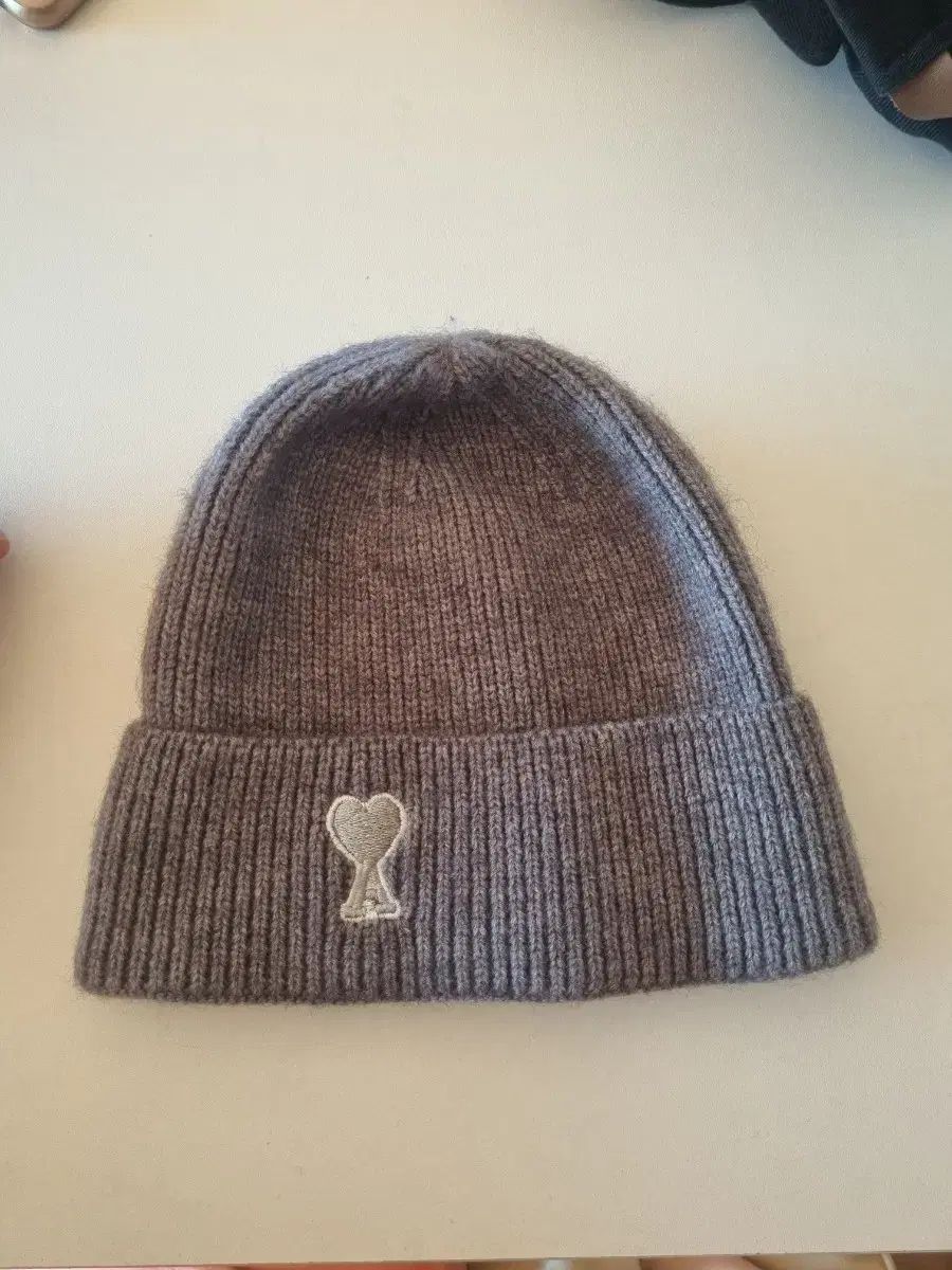 アミパリ アミ パリス アミ パリ AMI グレー ハート ロゴ ビーニー