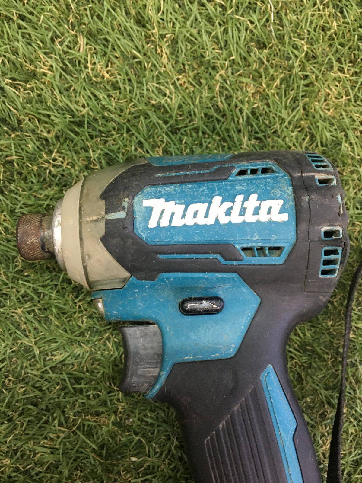 品 0906 makita マキタ 14.4 v充電式インパクトドライバ 青 本体のみ TD 160 DZ