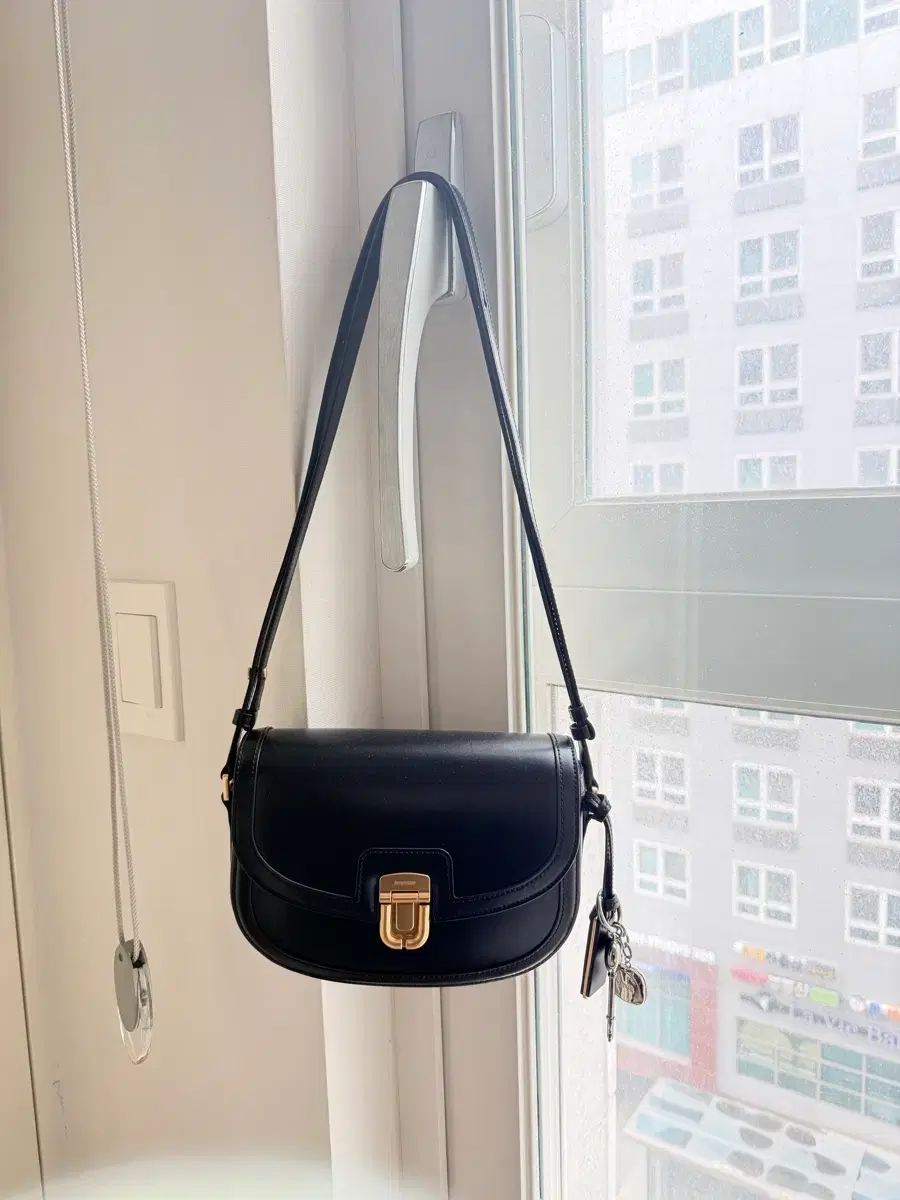 JOY GRYSON ジョイグライソン ブラック クロスバック