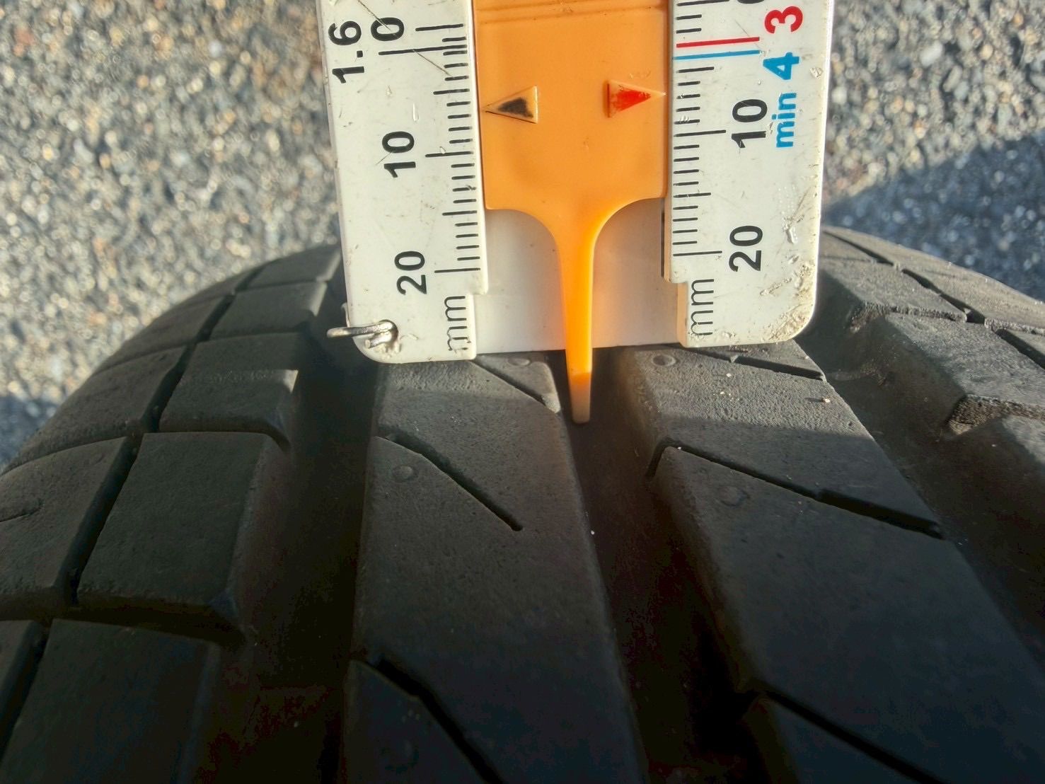 サマータイヤ ラジアルタイヤ