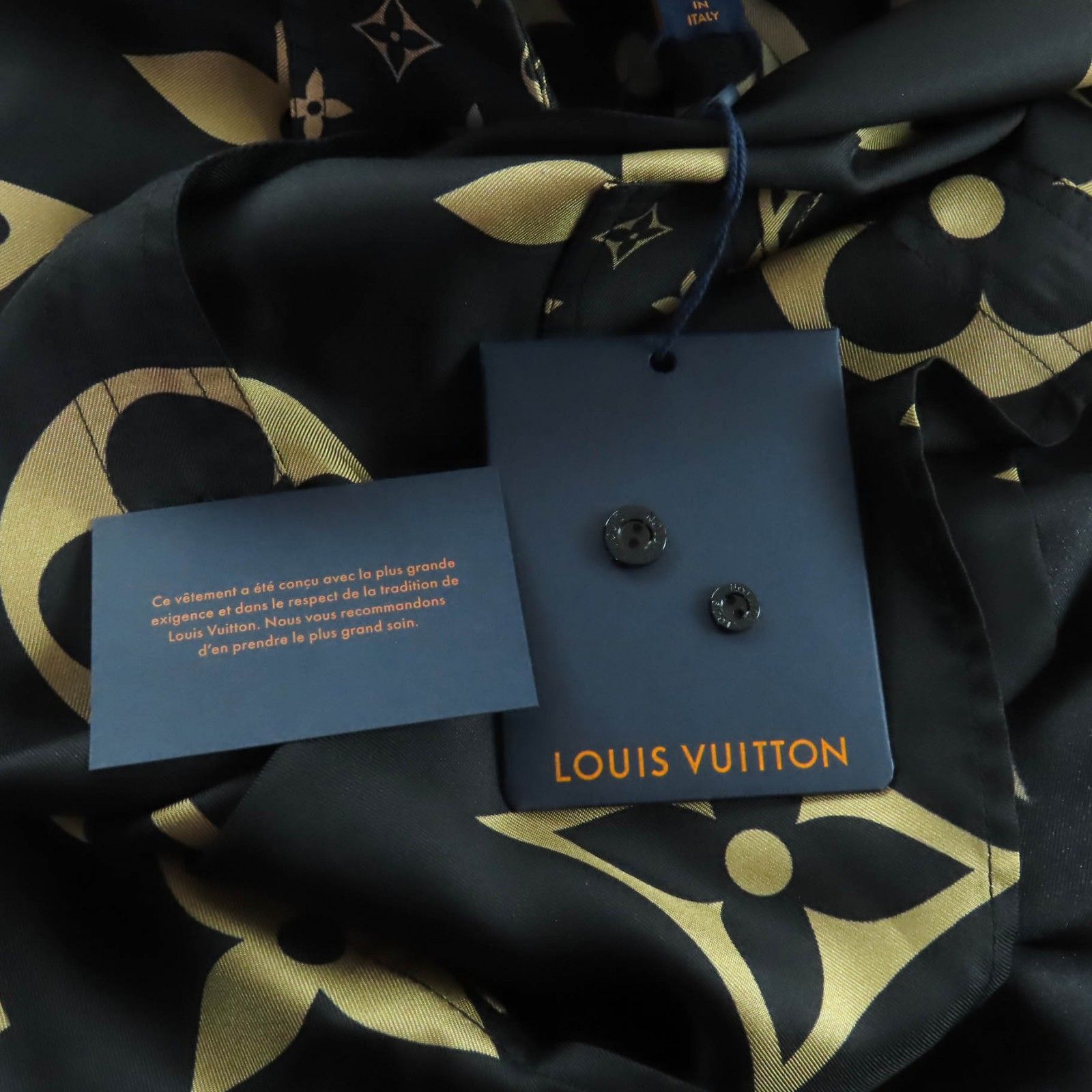 未使用品☆LOUIS VUITTON ルイヴィトン 23SS シルク100% ロゴボタン付