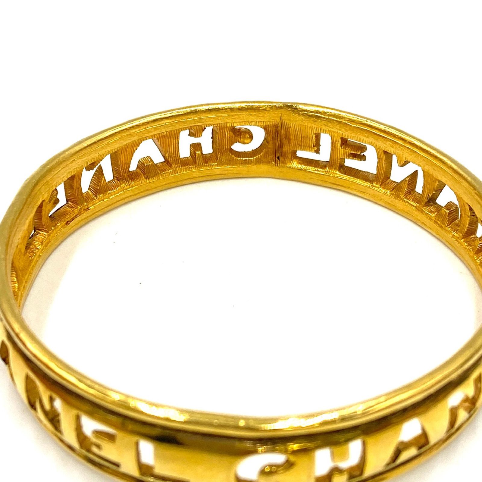 シャネルバングル ロゴ　希少　ブレスレット 超希少 CHANEL シャネル ロゴ バングル ブレスレット ゴールド