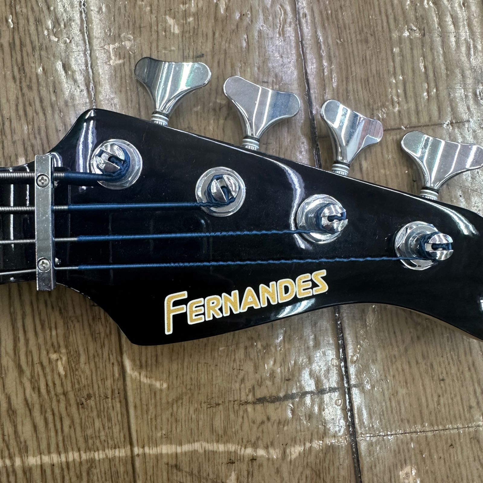 ○ FERNANDES. .Bass. エレキベース.designed by ROCKINN ケース付き