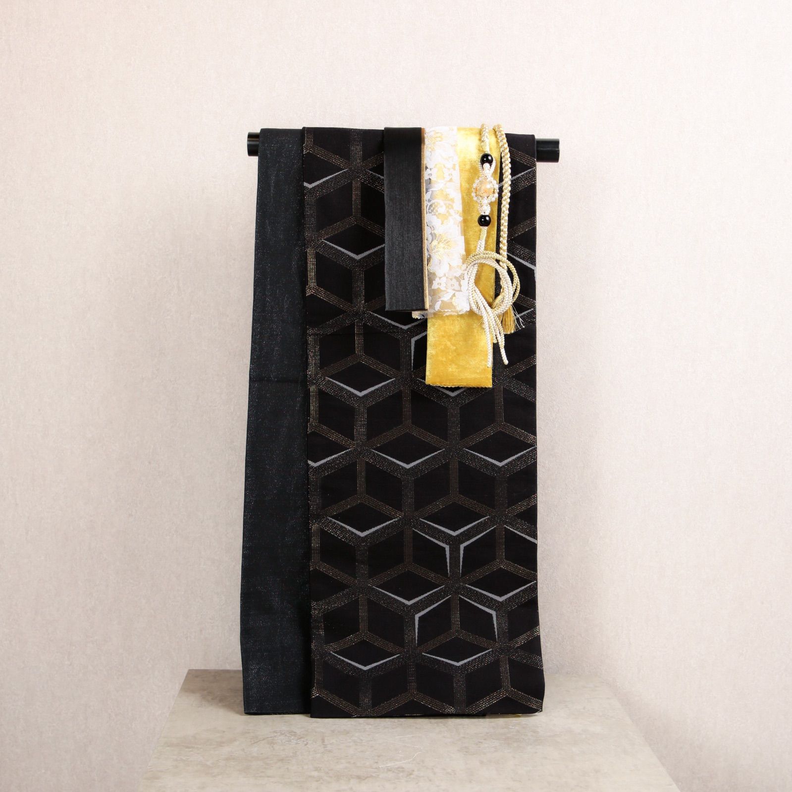 ジャガード×ホワイトゴールド ゴージャス