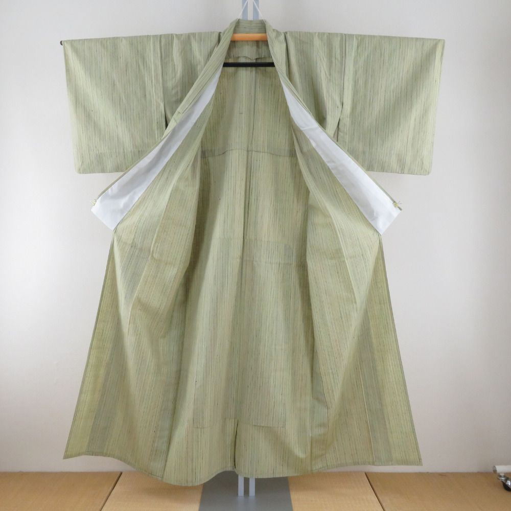 紬 着物 単衣 薄緑色 細縞模様 広衿 正絹 仕立て上がり着物 身丈150cm 紬 着物 単衣 薄緑色 細縞模様 広衿 正絹 仕立て上がり着物 身丈150cm