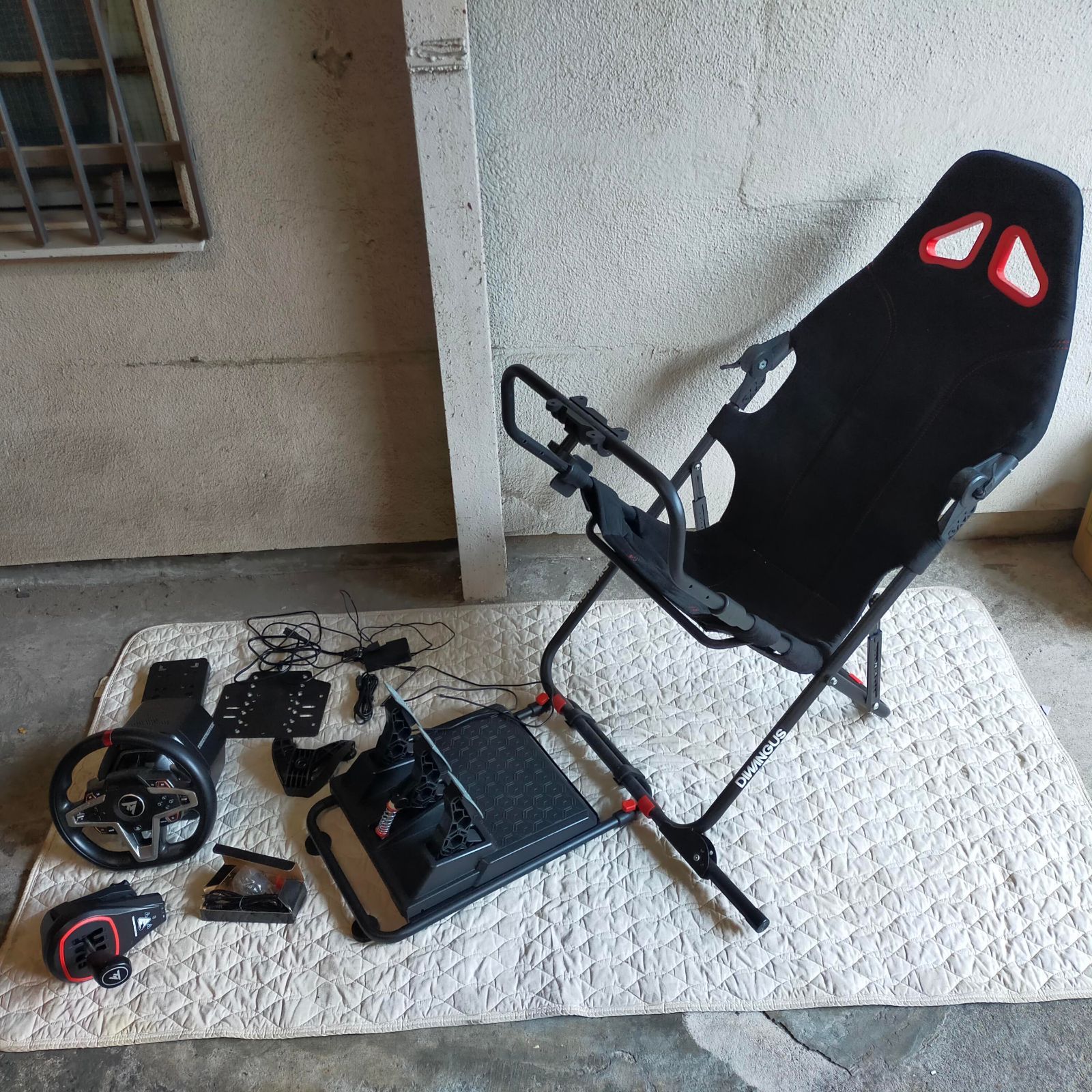 E 01- -021 Thrustmaster T 248 ハンコン 3 PM 3ペダル TH 8 S シフター Dwingus レーシングシート コックピットセット