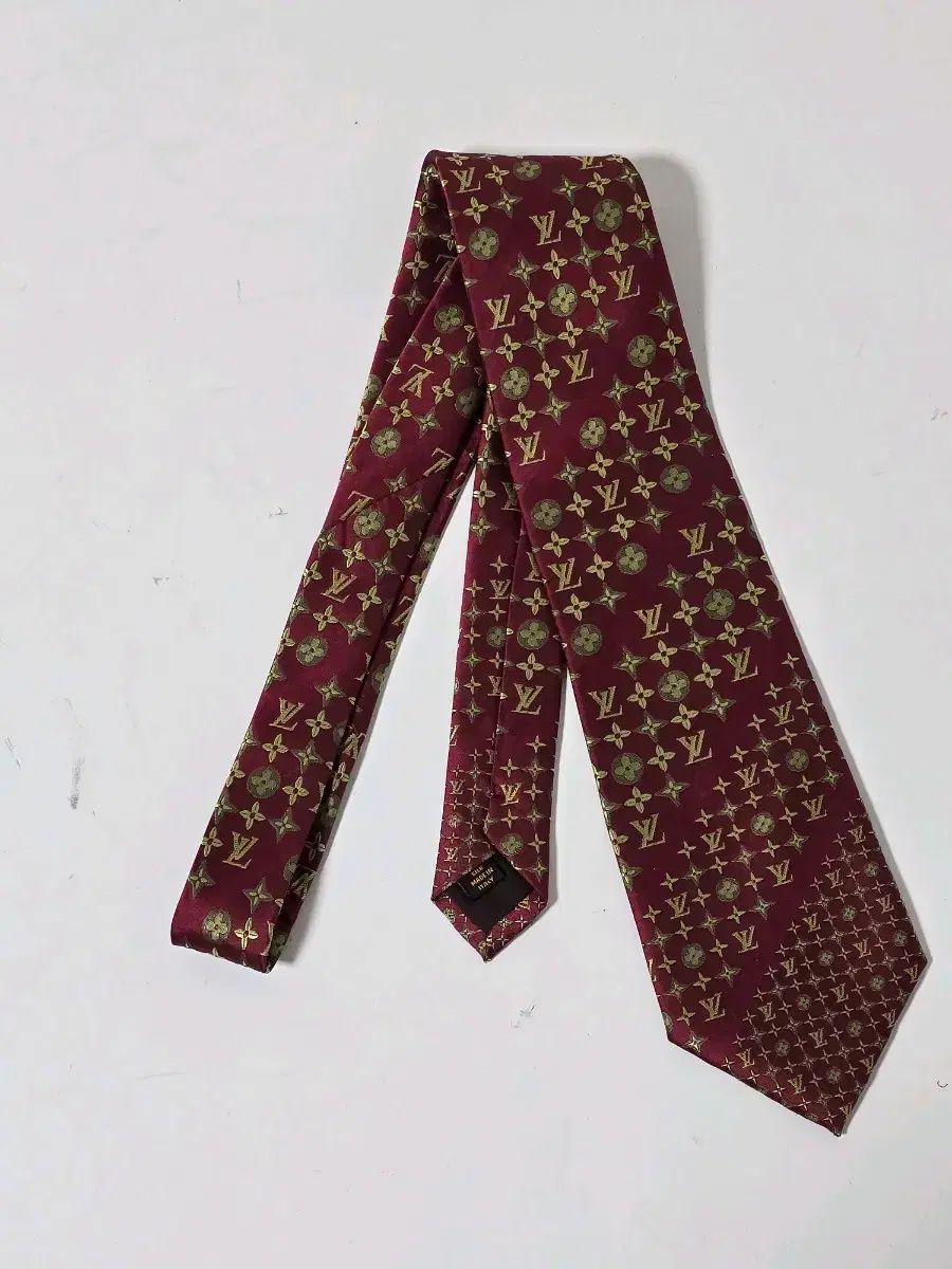 ルイヴィトン LV ロゴ ワイン色 パータン シルク ネック タイ