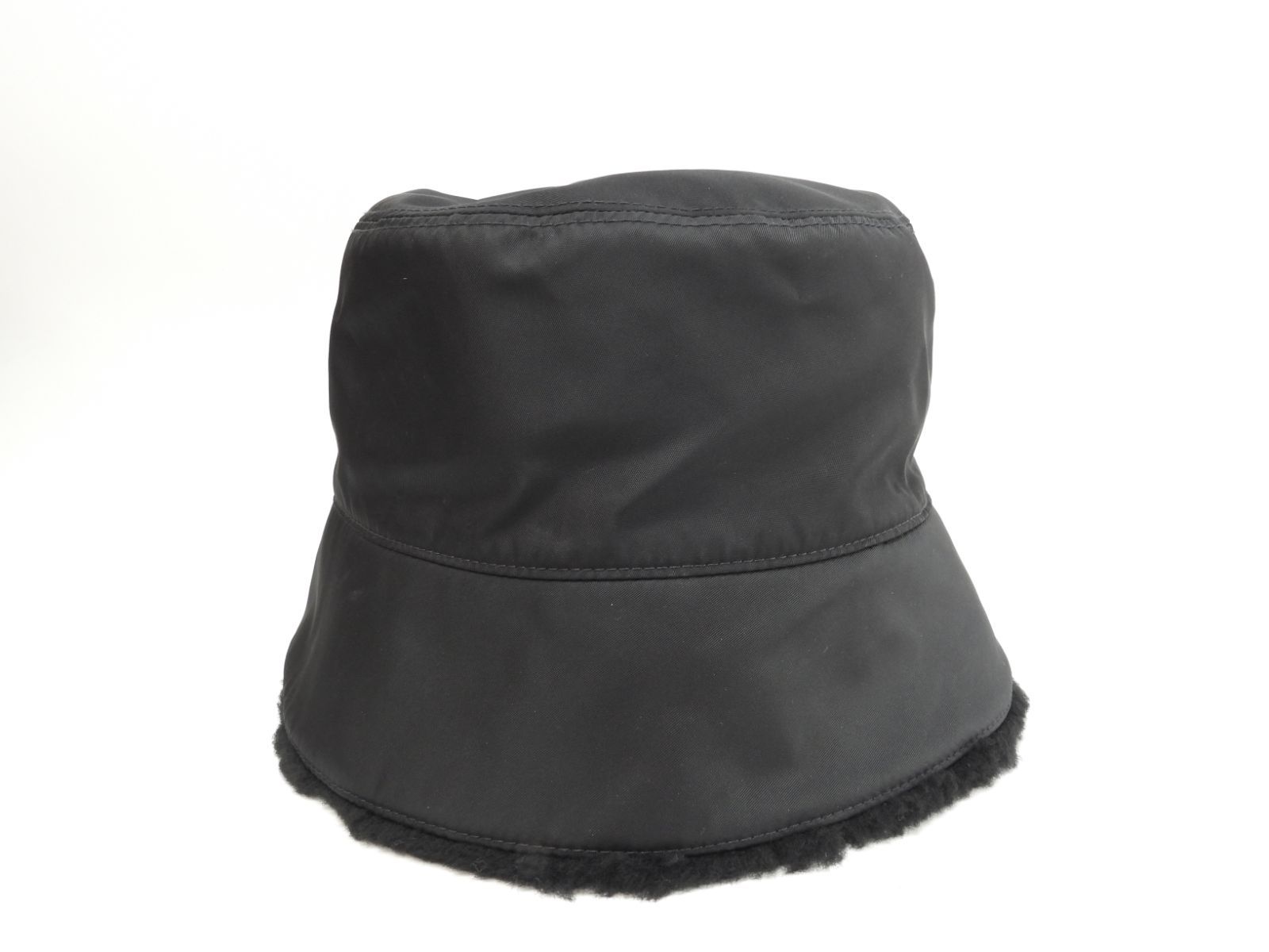 プラダ バゲットハット Re-Nylon ムートン テスート黒 ヘッドウォーマー 三角プレート 131
