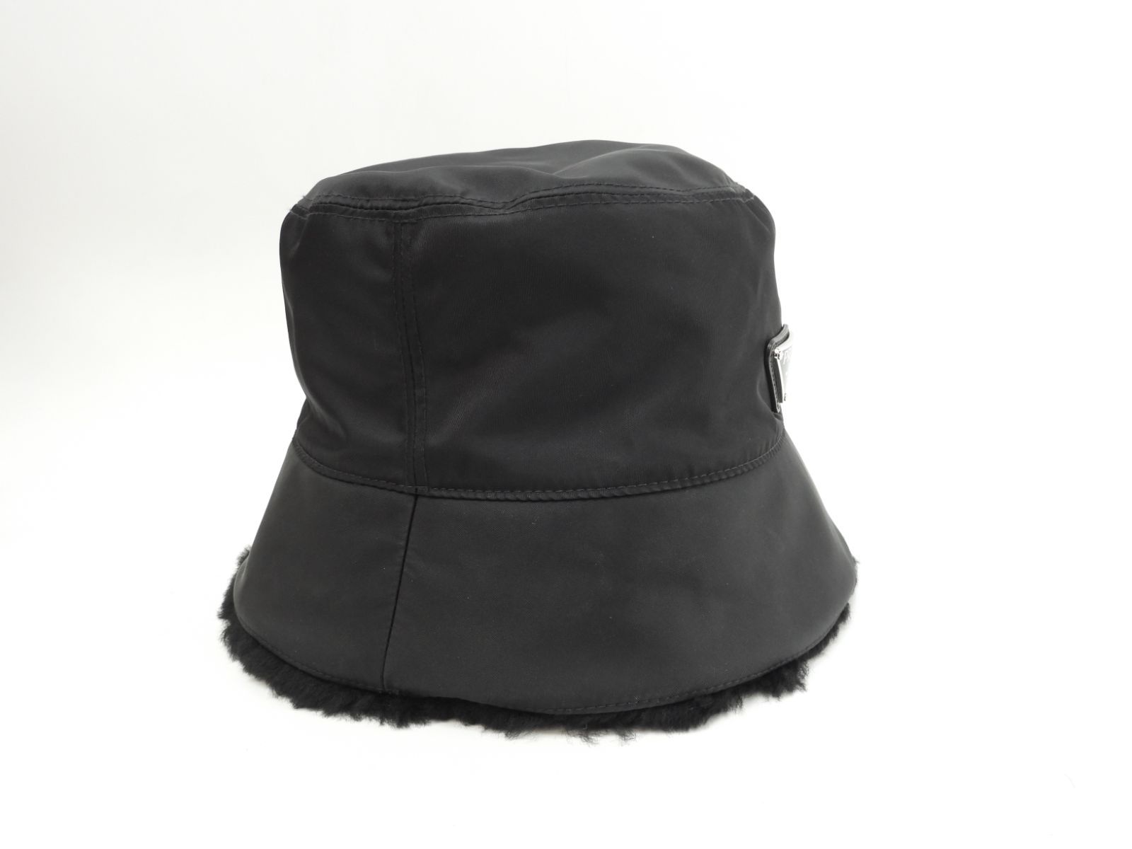  プラダ バゲットハット Re-Nylon ムートン テスート黒 ヘッドウォーマー 三角プレート 131 バケットハット ハット