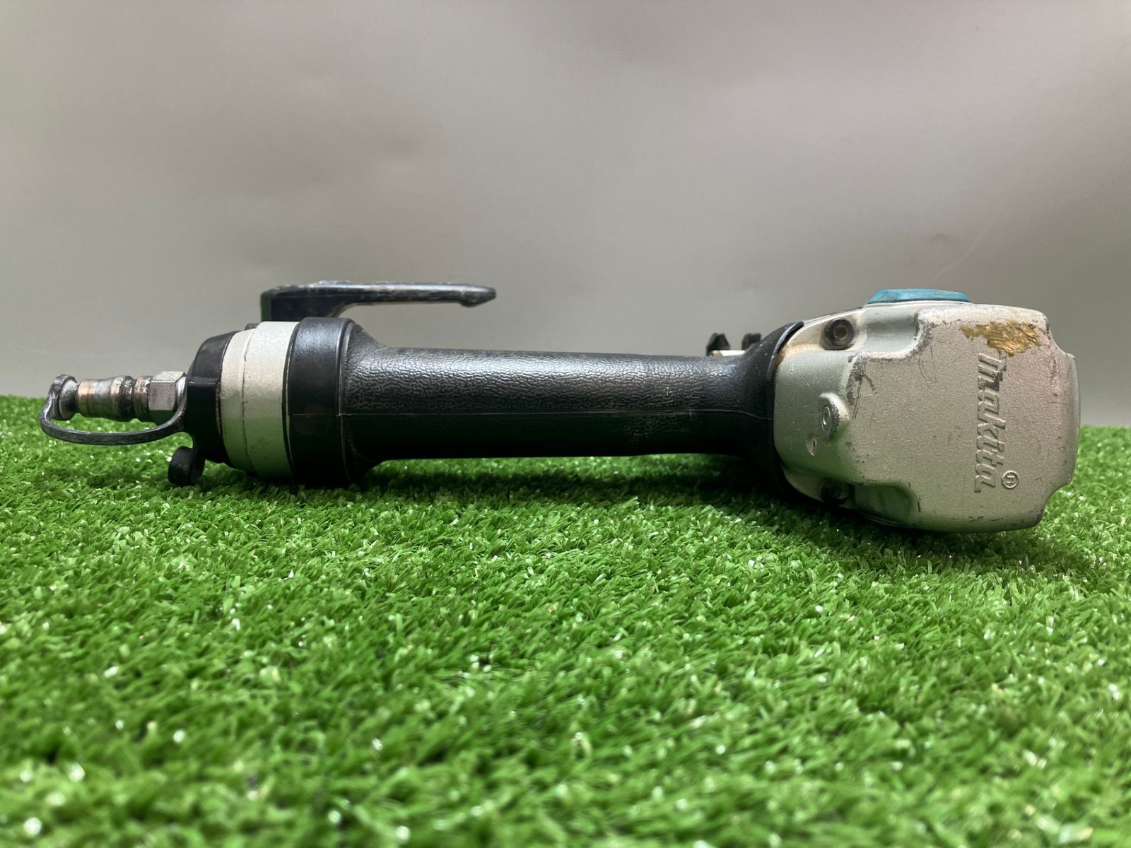  品 0936 makita マキタ 50 mm常圧仕上釘打 AF 502 N エアータッカー エアーツール