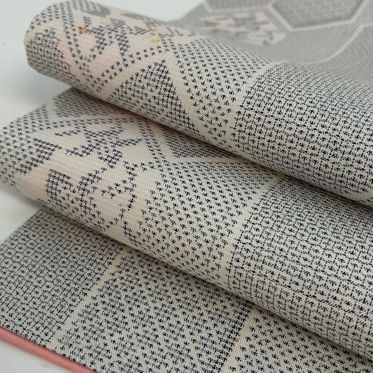 本場大島紬 白大島 亀甲 カタスの絣変り 正絹 着物 MK-2232 - メルカリ