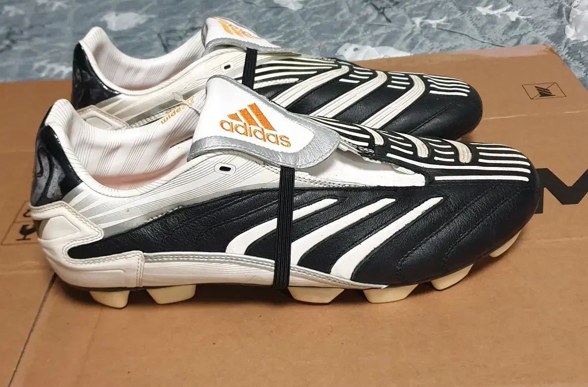 アディダス　プレデター　アブソリオン　27センチ　未使用品 アディダス プレデター アブソリオン HG サッカーシューズ (275