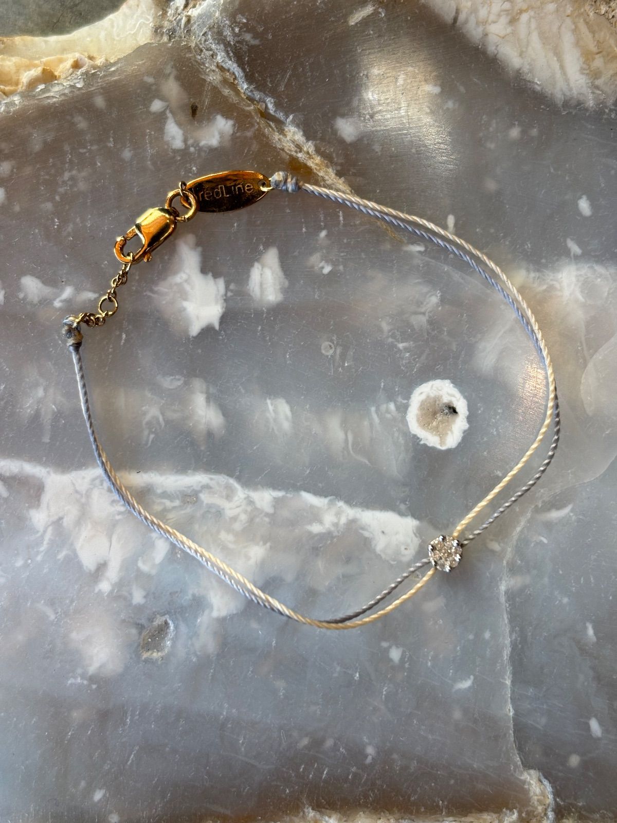 red line ILLUSION ブレスレット - メルカリ