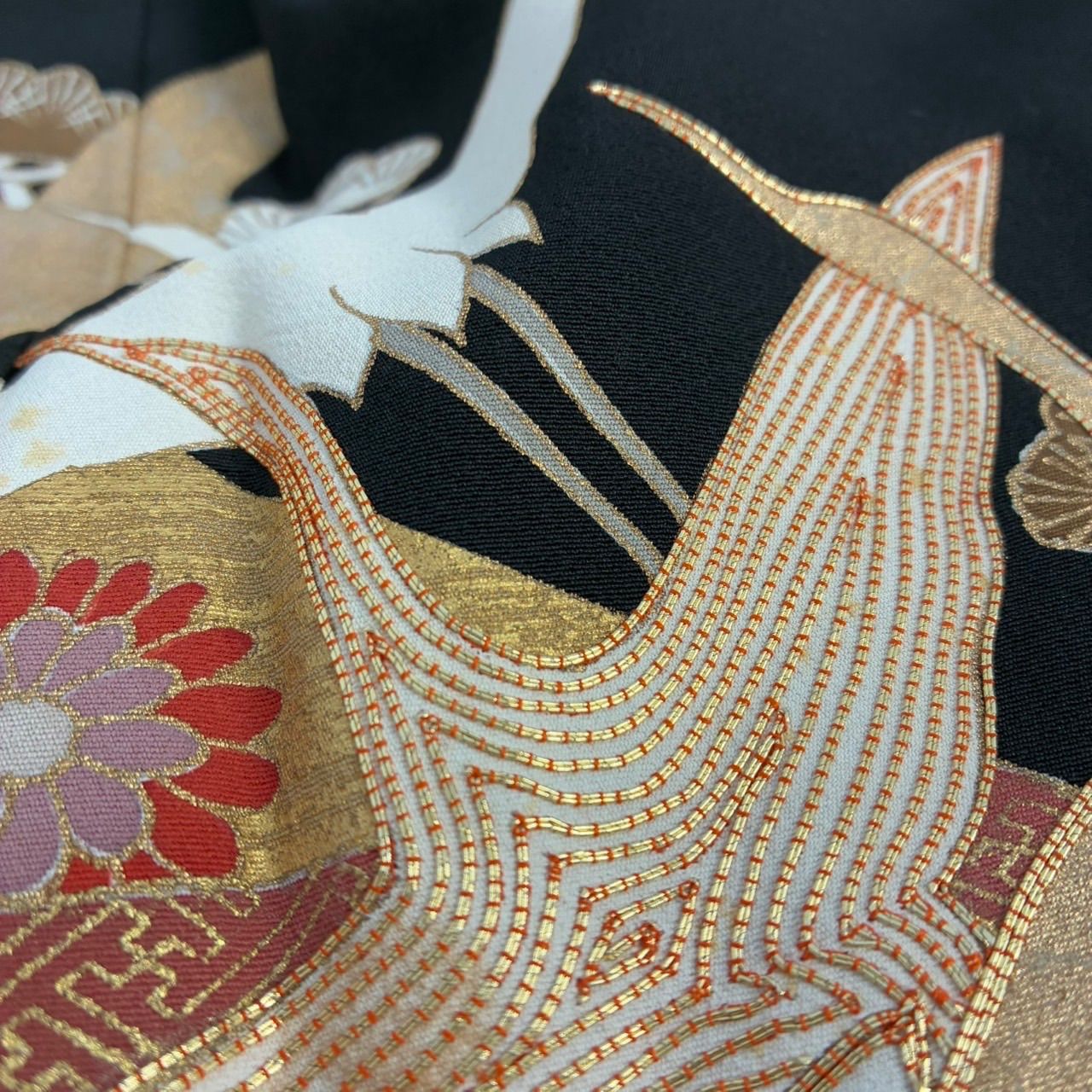 黒留袖 金駒刺繍 裄68-5 羽ばたく鳥 豪華金彩 五つ紋 正絹 着物 MK 