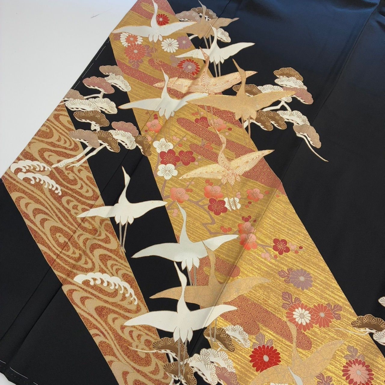 黒留袖 金駒刺繍 裄68-5 羽ばたく鳥 豪華金彩 五つ紋 正絹 着物 MK