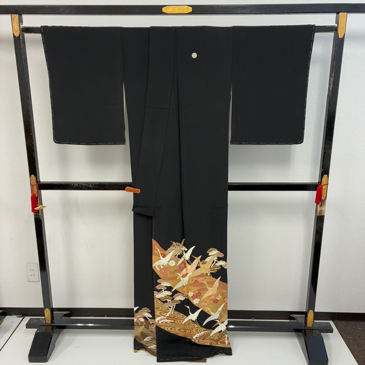 黒留袖 金駒刺繍 裄68-5 羽ばたく鳥 豪華金彩 五つ紋 正絹 着物 MK