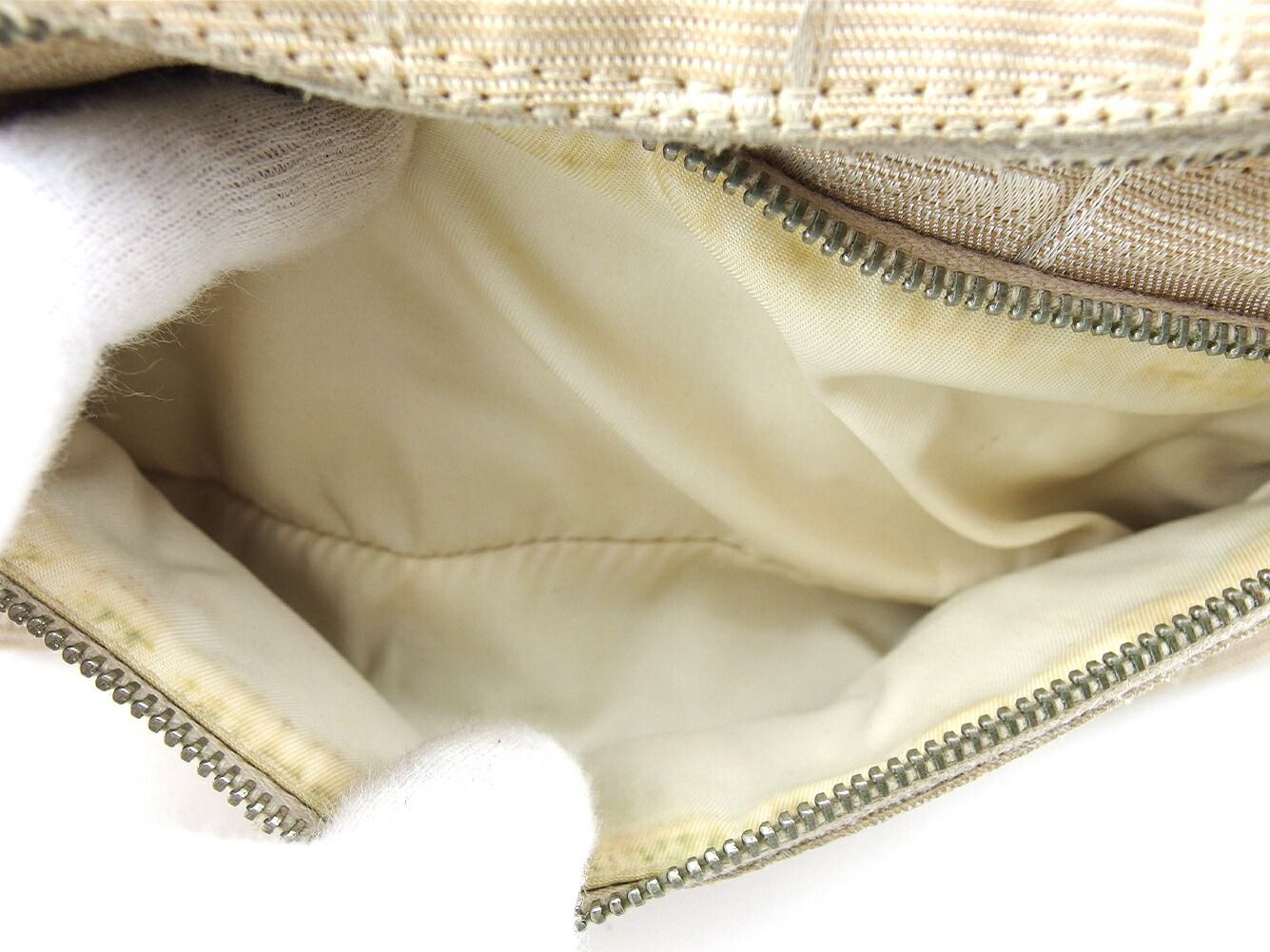 【BIGお買い物ラリー★30%OFFセール中】シャネル CHANEL ポーチニュートラベルライン オールドシャネル ベージュ シルバー レディース 中古 最大30％OFF☆新春セール】シャネル CHANEL ポーチ ニュートラベル