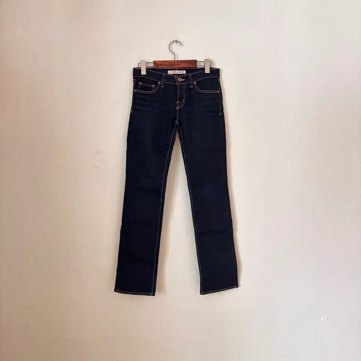 J Brand ジェイブランド 26 スリム ストレート シルエット デニムジーンズ アメリカ