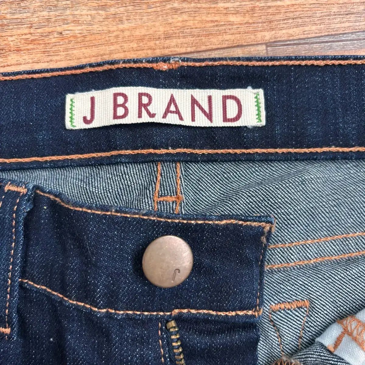 J Brand ジェイブランド 26 スリム ストレート シルエット デニムジーンズ アメリカ
