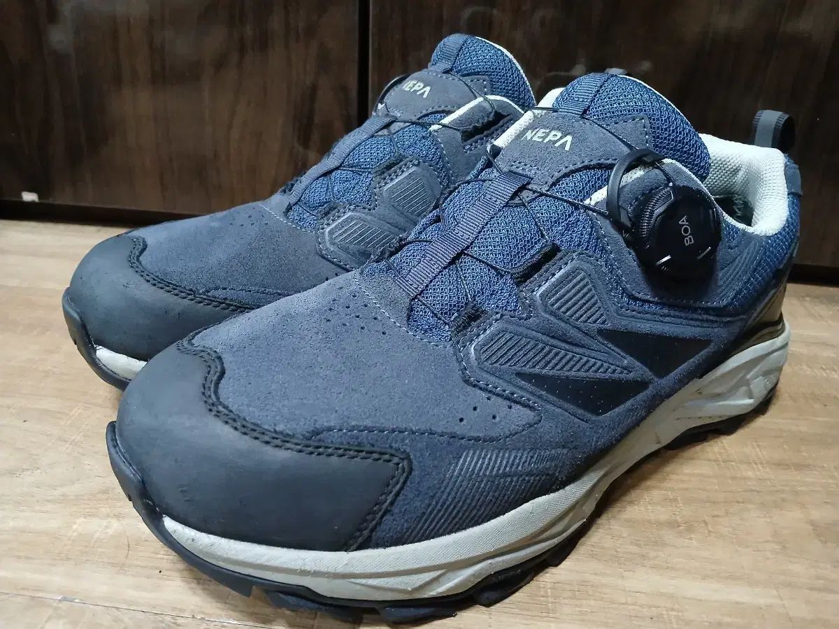 ネパ BOA ダイアル ゴアテックス 登山靴 ネイビー