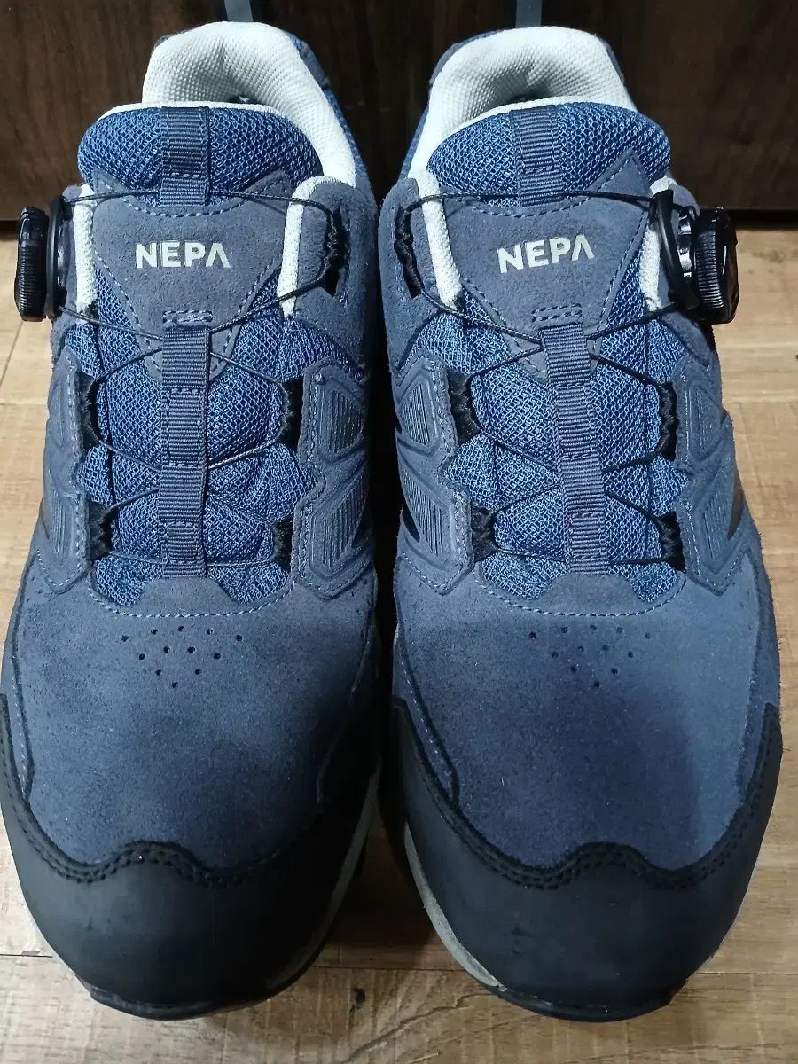 ネパ BOA ダイアル ゴアテックス 登山靴 ネイビー