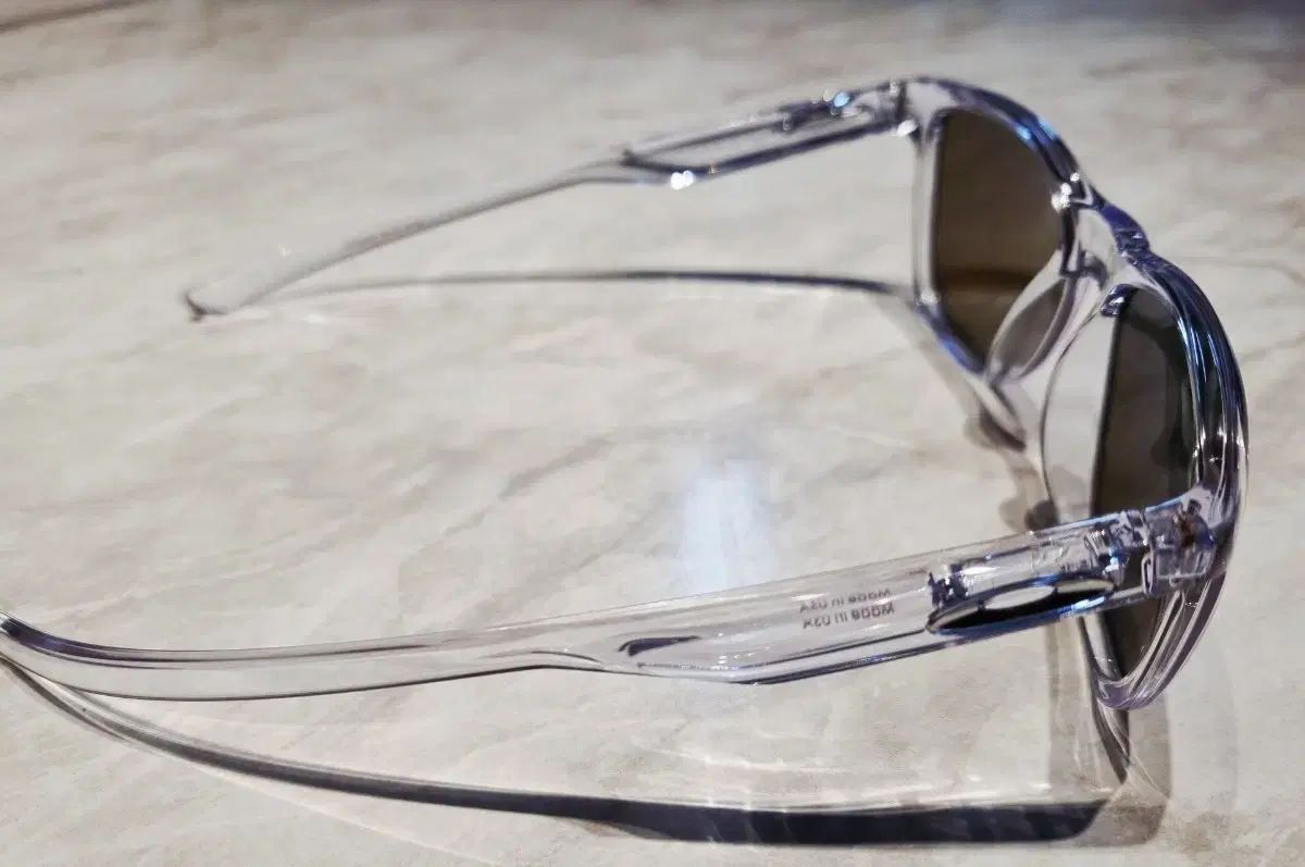 オークリー Trillbe X Matte Clear サングラス