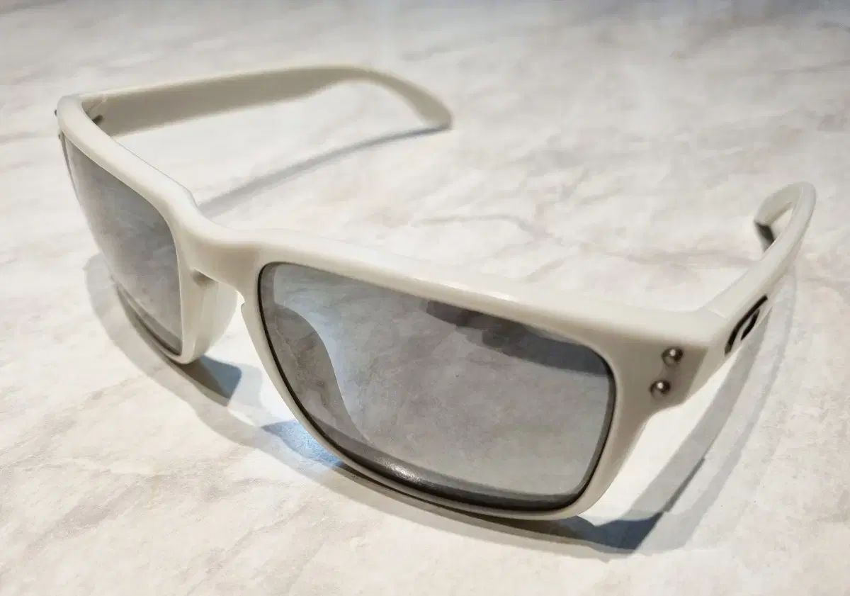 オークリー HOLBROOK サングラス