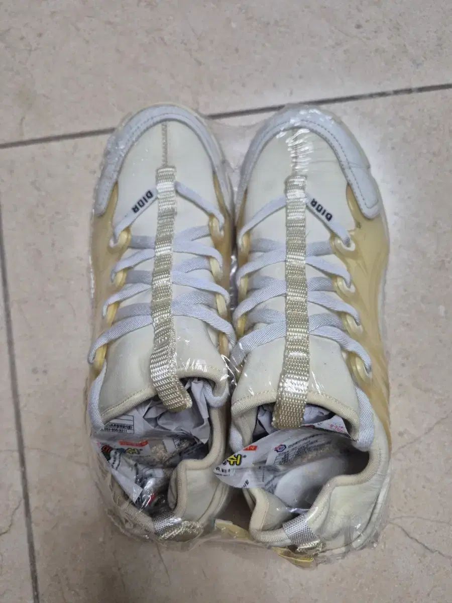 ディコネクト スニーカー