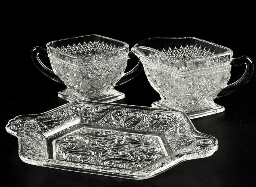 蔵C 9790 m プレスガラス 花文 ミルクポット シュガー トレイ ３点