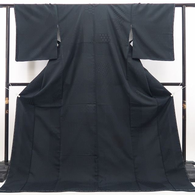 シックな出で立ちで遊び心も忘れない大人の演出”お召