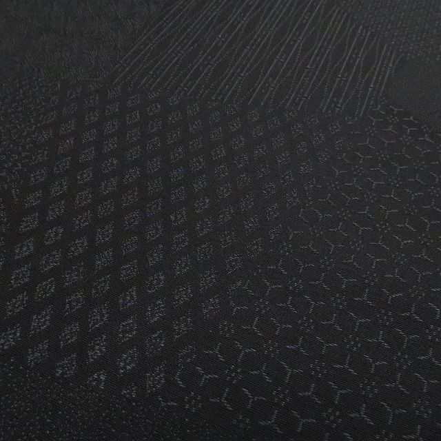 シックな出で立ちで遊び心も忘れない大人の演出”お召 7397