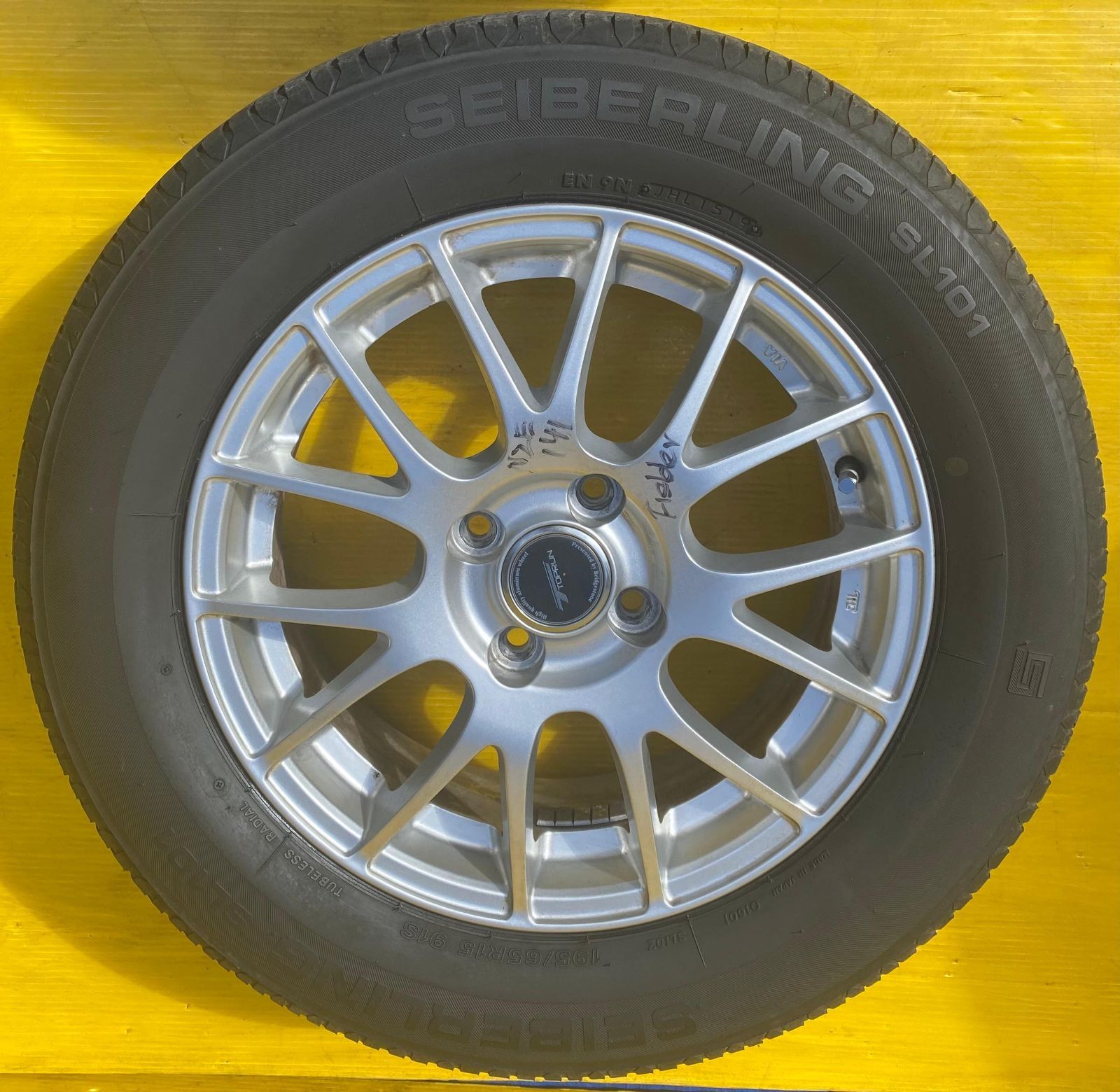 ZT 1285 4本 5穴 TOPRUN BY アルミホイール 15 X 5 1 2 J ET 42 トーヨー タイヤ 195 65 R 91 S 2019 溝 3 03 MM NZE 141 トヨタ カローラ フィールダー