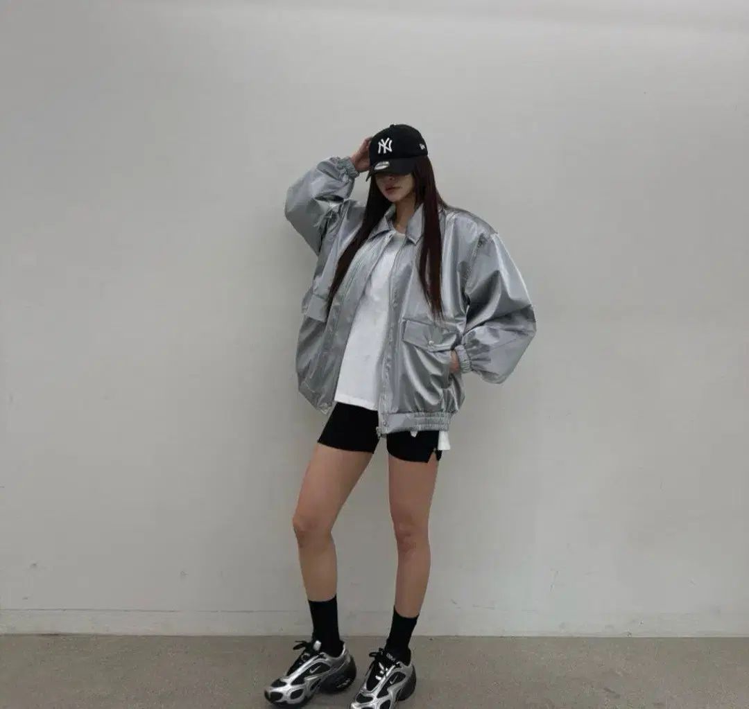 THE FIRST グロッシー ブルゾン シルバー